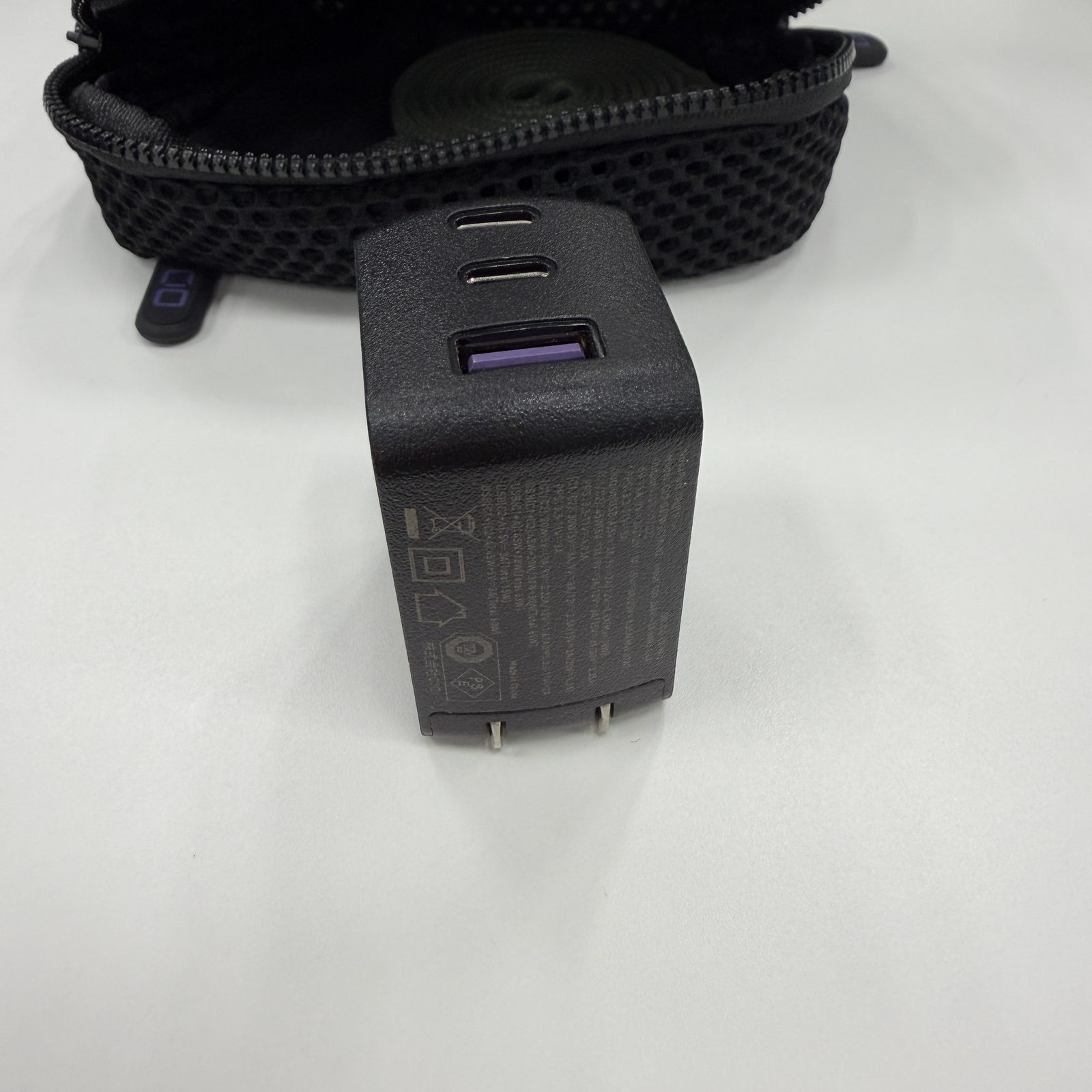 CIO NovaPort充電器 プラグ面・PSEマーク（USB-C×2＋USB-A）