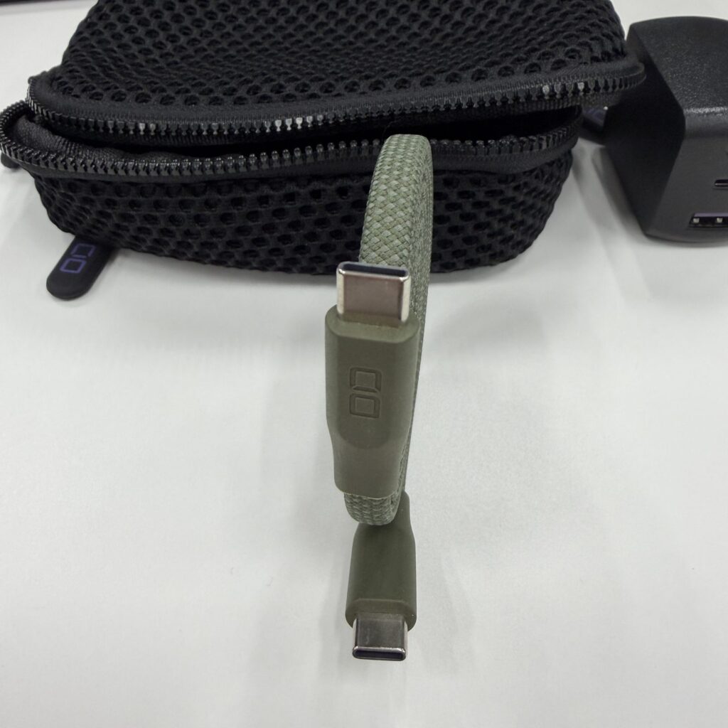 CIO 持ち歩きセット（メッシュポーチ＋フラットスパイラルケーブル＋NovaPort充電器）