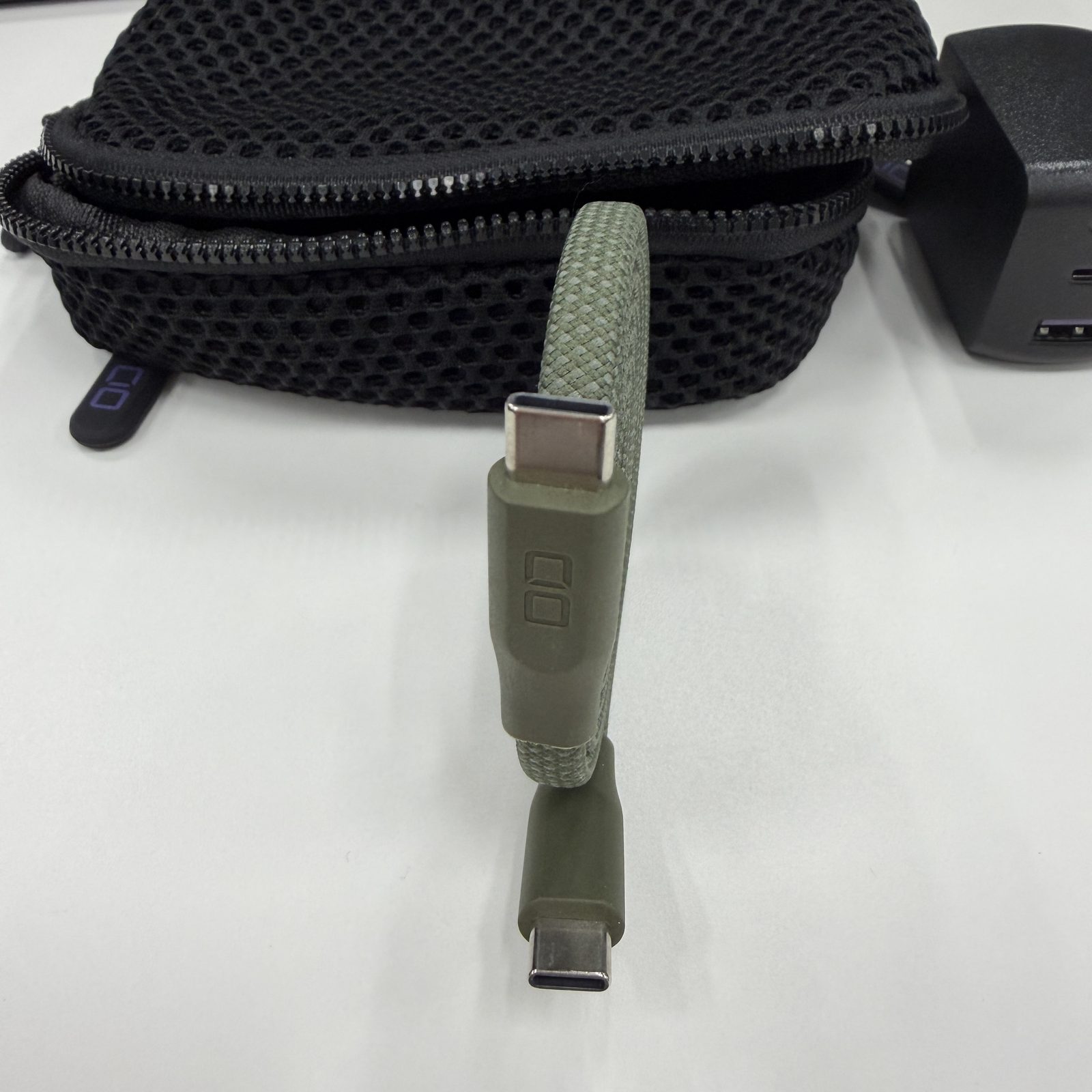 CIO 持ち歩きセット（メッシュポーチ＋フラットスパイラルケーブル＋NovaPort充電器）