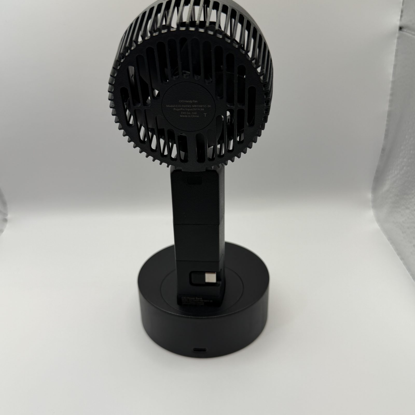 CIO Handy Fanの背面スペックラベル（型番CIO-HAFAS-MB15W1C-3K／Pogo Pin 5V3A／Made in China）