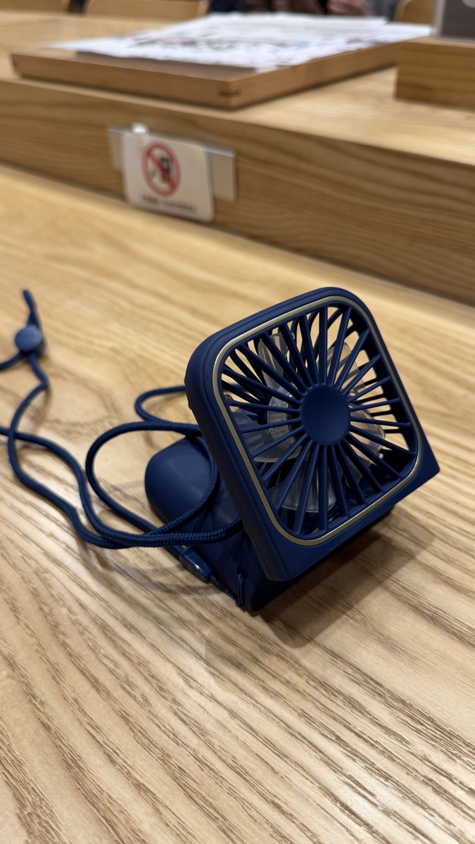 Francfranc フレ スマートハンディファン ネイビーの実機